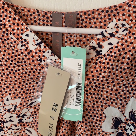 Brina & EM Lemmy V-Neck Top in Coral Size Medium - Picture 2 of 4
